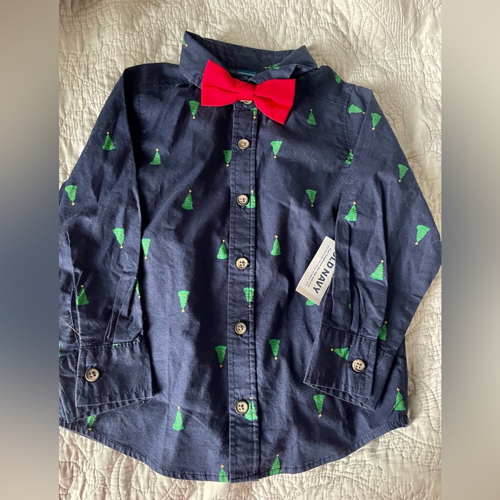 Old Navy Toddler Boy Christmas shirt with bow tie. 3T New With Tag